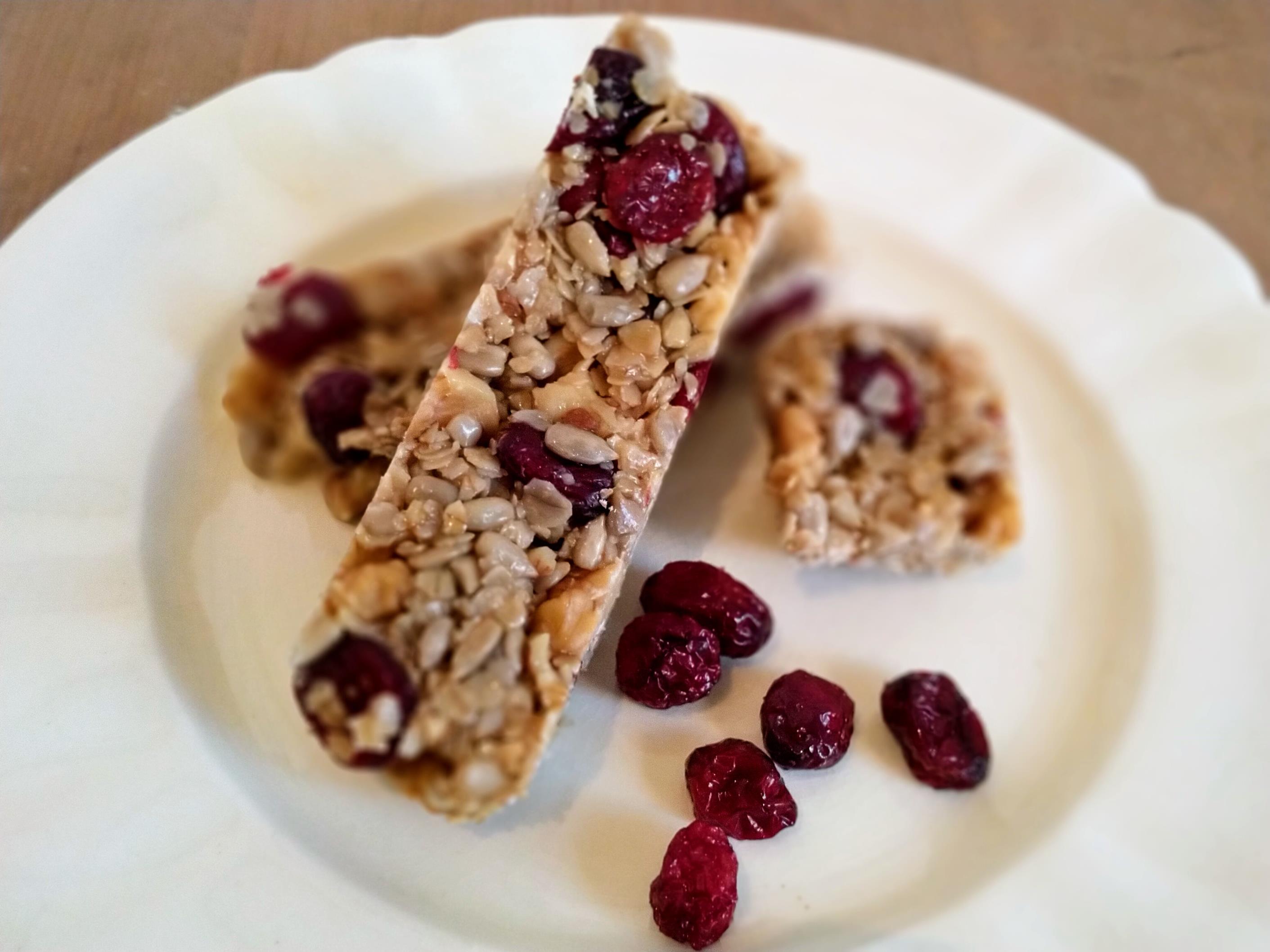Guilt Free Snacks by SIS Spa in Spain; cranberry granola bar